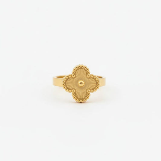 Gold clover ring